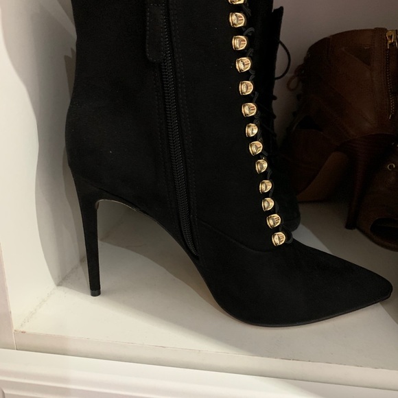New JLO Jennifer Lopez Black & Gold Booties - Picture 4 of 5
